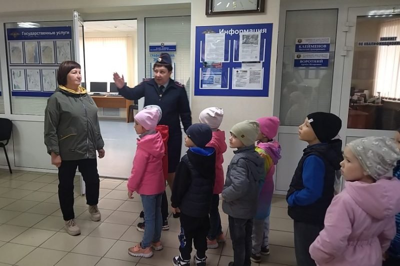 Дошкольники в живую познакомились с работой сотрудников Госавтоинспекции Каменского района