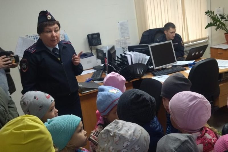 Дошкольники в живую познакомились с работой сотрудников Госавтоинспекции Каменского района